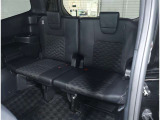 サードシートは便利な5:5分割可倒式シートです。収納と乗車人数のバランスに優れています♪荷物の大きさに応じたラゲージスペースをフレキシブルに作り出せるので、シーンに応じた使い方ができます♪