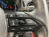 運転席の画像です。十分なスペースがあり、ゆったりした状態で運転していただけます♪
