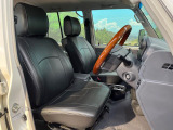 運転席シート廻りは使用感も少なく、良好な状態となっています。丁寧に使われていたことがよくわかりますね。