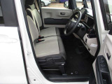 運転席は高さを調整できるハイトアジャスター付きです。