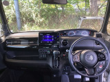 フロントガラスが大きく、ワイドな視界で運転もしやすくなるように、設計されています。