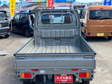真後ろです。広い荷台で作業効率もアップ!オプション部品などはスタッフへご相談ください。