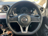 インテリアに合わせたデザインのステアリングは、運転される方のことも考え、運転しやすい形状、大きさです。是非一度、実際に触ってお確かめください。