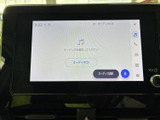 オーディオの選択画面を表示し、画面上から項目を確認できます。停車中に使いたい音源を選ぶ際も、表示を見ながら操作内容を把握しやすい装備です。