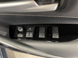 パワーウィンドウスイッチで運転席から全席の窓の開閉ができます♪