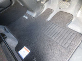 ★中古車の特権!フロアマット付いてます!新車のときは別売り!当店はもちろん車輌本体価格に含まれておりますのでご安心を!★