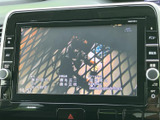 テレビ番組を画面で視聴できる装備です。停車中の待ち時間などに映像を楽しめるため、車内で過ごす時間を有効に活用したい方に便利。見やすい位置に画面が配置されています。