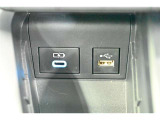ディスプレイ接続対応はType-A、給電用はType-Cとなっております。