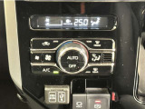 お好みの温度に設定すれば、車内の温度を検知し自動で調整してくれるオートエアコン!暑い、寒いと何度もスイッチを操作しなくても済みます☆☆