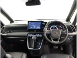 オシャレなインテリアで運転する気分も盛り上がりますよね^^
