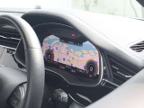 内装はシンプルに使い勝手を考え作られています。お車を運転する感覚をダイレクトに体感して頂けます。室内も広くロングドライブにも快適にお過ごしいただけます。