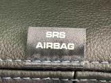 車両側方からの衝撃を緩和するSRSサイドエアバッグ(運転席/助手席)に加えて,SRSカーテンシールドエアバックも標準装備