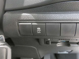 トラクションコントロール装備です。すべりやすい路面での発進時や加速時にタイヤの空転を抑え、駆動力確保に貢献する機能です。詳細は販売店スタッフまでおたずねください。