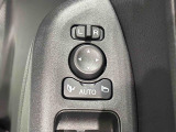 キーフリー連動で施錠時に格納します。降車の直前まで後方確認ができ、閉じ忘れも防げます。
