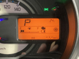 メーター内のインフォメーションスイッチには車両の様々な情報の表示が可能です。