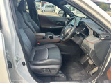エンジンルームも綺麗に洗浄してから納車致します。普段あまり見ることが無い箇所だからこそ綺麗だと感動しますよね(*&acute;▽`*)