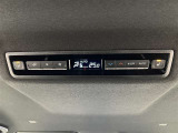 後席にもオートエアコン機能付!セカンドシートにもシートヒーターついています!