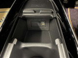 充電用USB端子付き。スマートフォンなどの充電に便利ですよ(^^)
