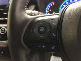 【ステアリングスイッチ】マルチインフォメーションディスプレイ内の表示切替や運転支援機能、オーディオなどの操作をステアリングから手を離さずに行うことができます。