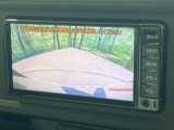 【バックカメラ】駐車時に後方がリアルタイム映像で確認できます。大型商業施設や立体駐車場での駐車時や、夜間のバック時に大活躍!運転スキルに関わらず、今や必須となった装備のひとつです!