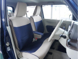 【清潔感のある運転席&助手席】隅々までクリーニングの行き届いた運転席&助手席。目立ったシミや汚れ等もございません。