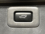 【パワーバックドア】スマートキーや運転席のボタンを押すだけでリアゲートが自動で開閉します!荷物を持っている時や、高い位置にあるバックドアを閉める際に便利な機能です♪