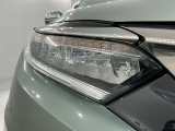 LEDヘッドライトは、点灯の瞬間から最大光量を発揮し、突然暗くなるトンネルなどでの安定感を高めます。