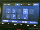 ラジオやテレビ、Bluetooth、USBなどのソースが画面に並び、使いたい音源を選びやすい構成です。表示が見やすく、普段の通勤やお出かけなど、シーンに合わせて音楽や情報を楽しめます。