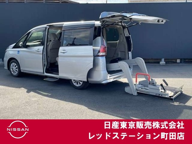セレナ 2.0 B チェアキャブ リフタータイプ 