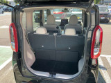 バックドアもとても大きく開きますので、荷物の積み下ろしもラクラク。