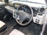 見通しのよいすっきりとした視界で、誰でも運転しやすいです。運転のしやすさは疲れにくさにも繋がりますよ♪