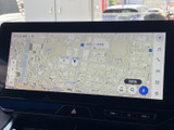周辺の道路や施設名を地図上で確認でき、目的地の設定にも活用できます。画面内に検索や登録の項目が並び、行き先の確認やルート選びをスムーズに進められます。