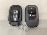 スマートキー付きですからドアロックの開閉およびエンジンスタートが楽々です。電動スライドドアの開け閉めもボタンで操作できます。スペアキーも同じものを用意しております。
