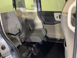 後席をはね上げれば、「もうひとつの荷室」が生まれます。