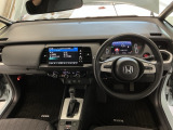【前方視界】開放的な前方視界!運転がしやすく疲れにくいです♪窓が大きく、見通しがとっても良いおクルマですよ♪