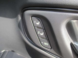 運転席のシートはメモリ機能付きです。