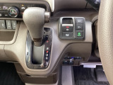 停車中にブレーキペダルを踏み続けなくてもブレーキ保持ができるオートマチックブレーキホールド機能もついております。『ECONスイッチ』車を低燃費モードに自動制御します。