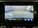 リバースギアに入れるだけで後方の表示へ切り替わります。夜間や雨の日の駐車も楽になりますよ。