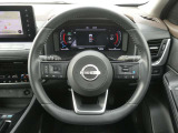 運転支援機能・プロパイロット搭載。 設定した速度で定速走行でき、先行車に自動で追従走行も可能です。さらにハンドル支援機能もあり、車線の中央を走るように制御してくれます。