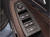 BMWはドアが分厚いです。衝突によりドアがつぶれてしまった場合にも外からいち早くドアを開けれるよう考えられています。数十秒の救出の遅れが命につながりかねない場合、こういった配慮が重要なポイントです。