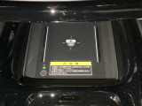 スマホを置くだけで充電できるワイヤレス充電器!ケーブルの抜き差しが不要なのでとても便利です♪