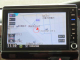 【 ホンダ純正ギャザズ・VXU-195NBi 】ホンダ純正の8インチメモリーナビが装備されています。
