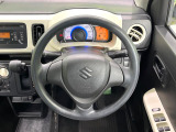 インテリアに合わせたデザインのステアリングは、運転される方のことも考え、運転しやすい形状、大きさです。是非一度、実際に触ってお確かめください。