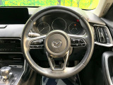 【純正革巻きステアリング】上質な革を使用することで、手にしっかり馴染みとても運転しやすいハンドルです♪