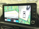 【マルチビューカメラシステム】専用のカメラにより、上から見下ろしたような視点で360度クルマの周囲を確認することができます☆死角部分も確認しやすく、狭い場所での切り返しや駐車もスムーズに行えます。