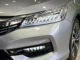 【LEDヘッドライト】悪天候や夜間走行時も良好な視界を確保し安心して運転できる高輝度LEDヘッドライトを装備!点灯速度が早く、消費電力も抑えられています。