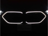 ☆BMWの代名詞とも言える【キドニーグリル】一目見ただけでBMW車であると認識できる確固たるアイコンとして存在感を放ちます☆