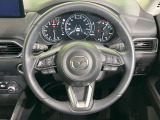 【純正革巻きステアリング】上質な革を使用することで、手にしっかり馴染みとても運転しやすいハンドルです♪