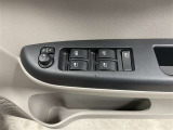 パワーウィンドウスイッチで運転席から全席の窓の開閉ができます♪
