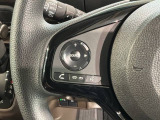 ステアリングにオーディオ操作スイッチが付いています。オーディオ画面に直接タッチしなくても操作が出来ますので、運転に集中できます。